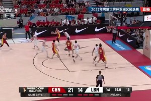 今天进攻状态真好啊！杨瀚森持球强杀内线慢三步上篮强硬打进！